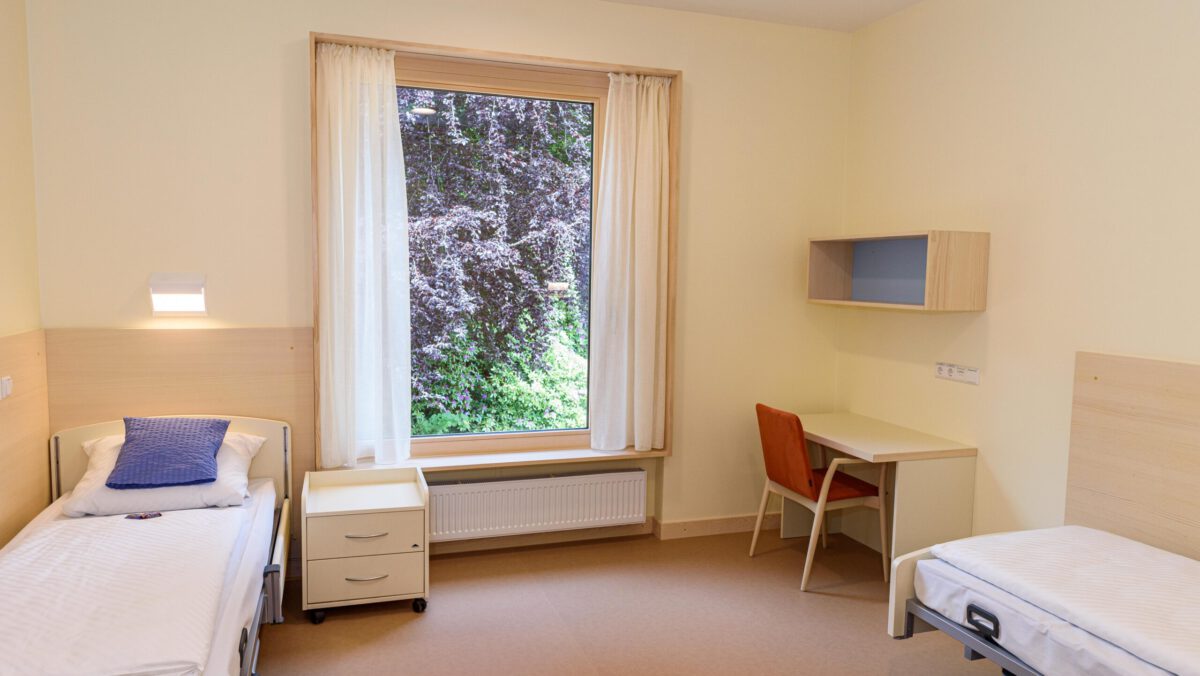 Ein Patientenzimmer